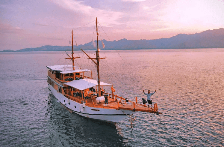 Barang yang Harus Sobat Bawa Saat Boat Trip from Lombok to Komodo Island