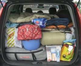 ilustrasi muatan berlebihan pada mobil